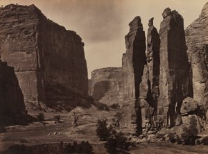 Cañon de Chelle. Grand Cañonin muurit noin 1200 jalan korkuisia.