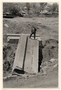 Pylvään katkelma, Axum, Etiopia, valokuvaaja Ugo Monneret de Villard. tekijältä Ugo Monneret de Villard