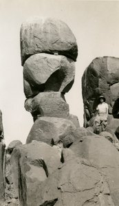 Kallioita Goz Regebissä, Sudan, valokuvaaja Ugo Monneret de Villard, n. 1925. tekijältä Ugo Monneret de Villard