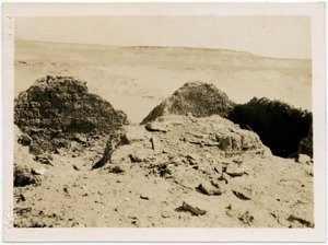 Hautakammiot hautakammiossa, Pyhän Simeonin luostari, Assuan, Egypti, valokuvaaja Ugo Monneret de Villard.