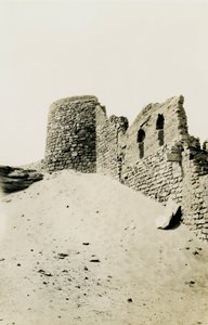 Pyhän Simeonin luostarin torni, Assuan, Egypti, valokuvaaja Ugo Monneret de Villard. tekijältä Ugo Monneret de Villard