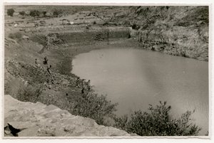 Vesiallas lähellä Axumia, Etiopia, valokuvaaja Ugo Monneret de Villard. tekijältä Ugo Monneret de Villard