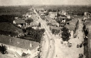 Panoraamakuva roomalaisten kaupungista, otettu kirkon kellotornista ensimmäisen maailmansodan aikana (m/v kuva)