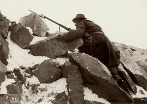 Vartiotyö Adamellolla ensimmäisen maailmansodan aikana (m/w kuva)