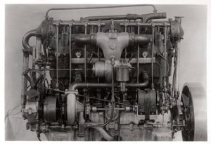 115 hv Daimler-ilmalaivamoottori Zeppelin LZ 6:sta, c1909-1910 1933 tekijältä Unbekannt