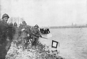 2. Marokon divisioona kylpee lippunsa Reinissä, Huninguessa, Alsacessa, Ranskassa, 21. marraskuuta 1918 tekijältä Unbekannt