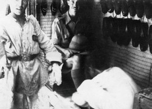 Brittiupseeri kenkäkaupassa Bagdadissa, Mesopotamiassa, 1. maailmansota, 1918 tekijältä Unbekannt