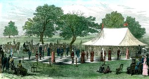 Shakkipeli elävillä nappuloilla, 1882 tekijältä Unbekannt