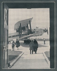 Modernin maailman symboli - Matkustajat saapuvat Croydonin lentoasemalle, c1935 tekijältä Unbekannt