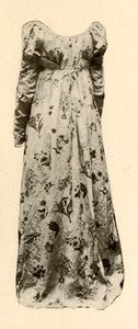 Madame Chevalierin käyttämä puku kiiltävästä lasitetusta chintzistä, n. 1795, 1937. tekijältä Unbekannt