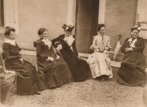 Ryhmä naisia puhumassa, 1937 tekijältä Unbekannt