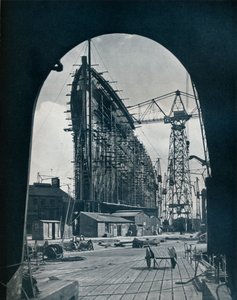 Hämmästyttävä keulanäkymä jättiläisestä Cunardin laivasta, Queen Marysta, Clydebankissa, Glasgow