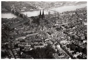 Ilmakuva Kölnistä, Nordrhein-Westfalenista, Saksasta, Zeppelinistä, c1931 1933 tekijältä Unbekannt