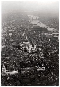 Ilmakuva St Paulin katedraalista Lontoossa Zeppelinistä, 1931 1933 tekijältä Unbekannt