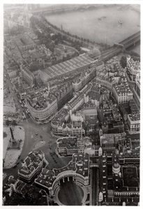Ilmakuva Lontoon Trafalgar Squarelta Zeppelinistä, 1931 1933 tekijältä Unbekannt