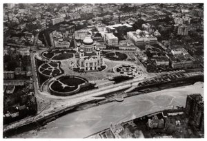 Ilmakuva Vapahtajan Kristuksen katedraalista, Moskova, Neuvostoliitto, Zeppelinistä, 1930 1933 tekijältä Unbekannt