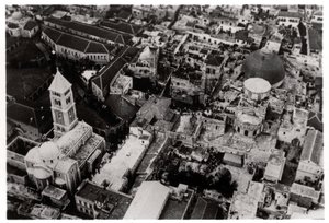 Ilmakuva Pyhän haudan kirkosta, Jerusalem, Palestiina, Zeppelinistä, 1931 1933 tekijältä Unbekannt