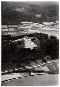 Ilmakuva Walhalla-temppelistä lähellä Regensburgia, Saksa, Zeppelinistä, c1931 1933 tekijältä Unbekannt