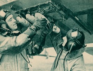 Ilmatarkkailija pommikoulutusta, 1940 tekijältä Unbekannt