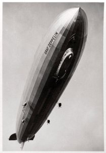 Ilmalaiva LZ127 Graf Zeppelin, alhaalta katsottuna, 1933 tekijältä Unbekannt