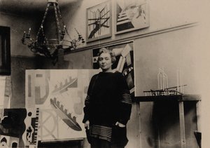 Alexandra Exter Pariisin studiossaan. tekijältä Unbekannt