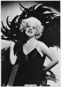 Alice Faye, yhdysvaltalainen näyttelijä ja laulaja, v. 1938 tekijältä Unbekannt