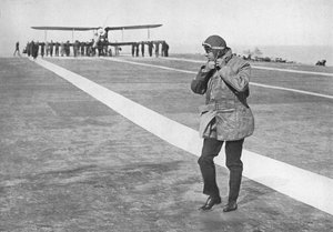 Historiallinen tilaisuus: Kuningas Edward riisuu lentävän kypäränsä, 1936 tekijältä Unbekannt