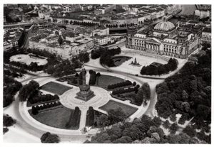 Ilmakuva Königsplatzista, Münchenistä, Saksasta, Zeppelinistä, vuodelta 1931 1933 tekijältä Unbekannt