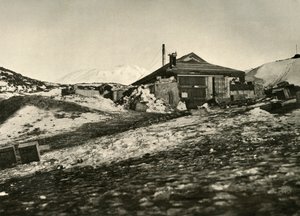 Toinen näkymä mökistä kesällä, c1908, 1909 tekijältä Unbekannt