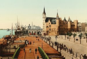 Antwerpen (Anvers). Näkymä vanhan linnan (Het Steen) yli satamaan. Noin 1900 tekijältä Unbekannt