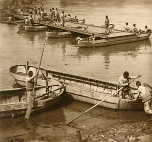 Ponttonisillan kokoaminen, c1914-c1918 tekijältä Unbekannt
