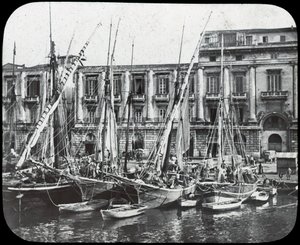 Laiturilla, Messinan satama, Sisilia, Italia, 1800-luvun loppu tai 1900-luvun alku tekijältä Unbekannt