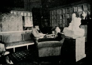 Auguste Rodin kirjojensa joukossa osoitteessa 77 Rue De Varenne, c1900 tekijältä Unbekannt