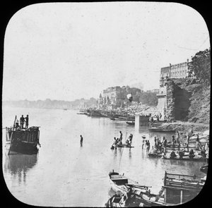 Uiva ghat Benaresissa, Intiassa, 1800-luvun lopulla tai 1900-luvun alussa tekijältä Unbekannt