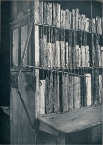 Kirjahylly, 1400-luku, joitakin myöhempiä painoksia ja luettelokehys, 1600-luku, n. 1931 tekijältä Unbekannt