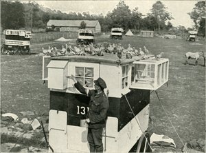 Brittiarmeijan kantokyyhkyset Ranskassa: Horse-Drawn Lofts, 1919. tekijältä Unbekannt