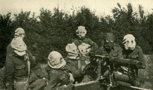 ...British Machine-gun Section anti-kaasunaamarit, ensimmäinen maailmansota, 1914-1918, c1920. tekijältä Unbekannt