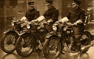 Britannian poliisi BSA-moottoripyörillä, 1931, 1933. tekijältä Unbekannt