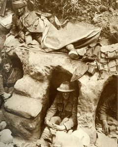 Brittiläiset sotilaat haudoissa Thiepval Woodissa, Ranskassa, ensimmäinen maailmansota, 1916, 1935. tekijältä Unbekannt
