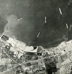 Brittiläiset sota-alukset Maltan rannikolla, toinen maailmansota, 1940-1942 1944. tekijältä Unbekannt