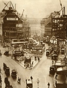 Rakennustyöt Piccadilly Circusissa Lontoossa, 1926, 1935. tekijältä Unbekannt