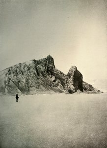 Cape Barne. Oikealla etualalla oleva pilari on vulkaaninen, c1908, 1909. tekijältä Unbekannt