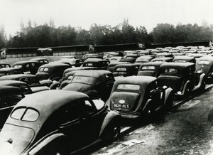 Miehittäjäsaksalaisten takavarikoimat autot, Vincennes, Pariisi, 1940-1944 tekijältä Unbekannt