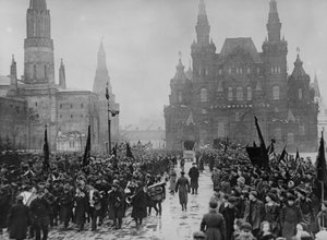 Juhlat lokakuun vallankumouksen 8. vuosipäivän kunniaksi Moskovassa 1925. tekijältä Unbekannt