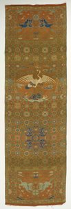 Tuolinpäällinen, jossa nosturi, leijonat, lohikäärmeet, lupaavat symbolit ja kukka..., Qing-dynastia, 1700-luku. tekijältä Unbekannt