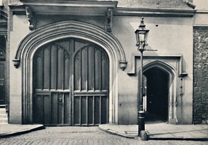 Charterhouse. Sisääntuloportin ulkopuoli, 1925 tekijältä Unbekannt