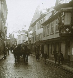 Saksalaisten sotilaiden kolonni, Ribeauvillé, Ranska, c1914-c1918 tekijältä Unbekannt