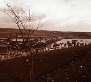 Kuorma-autokolonni, Verdun, Pohjois-Ranska, c1914-c1918 tekijältä Unbekannt