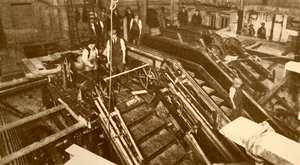Liukuportaiden rakentaminen Bank Stationille, Lontoo, n. 1930. tekijältä Unbekannt