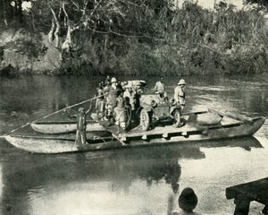 Moottorikuljetusten kuljettaminen Mbaka-joen yli, Saksan Itä-Afrikka, 1919. tekijältä Unbekannt